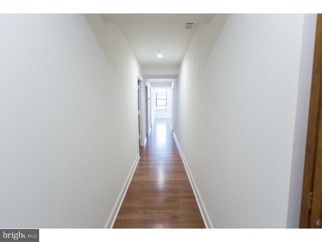 Photo - 1411 Walnut St Unidad 404