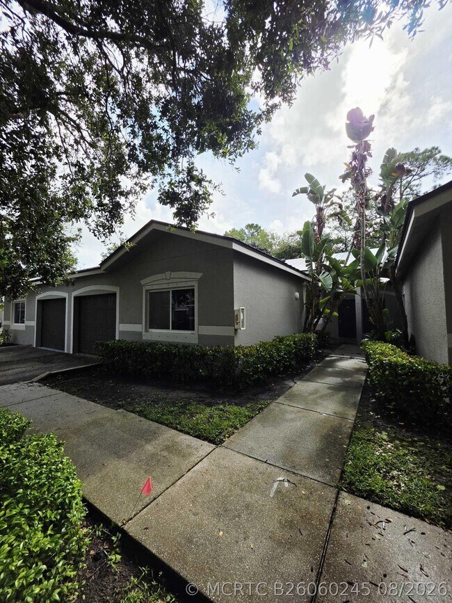 Building Photo - 260 Crestwood Cir Unit 102