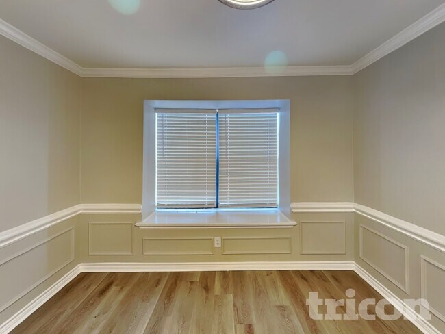 Photo - 2124 Glenn Ln