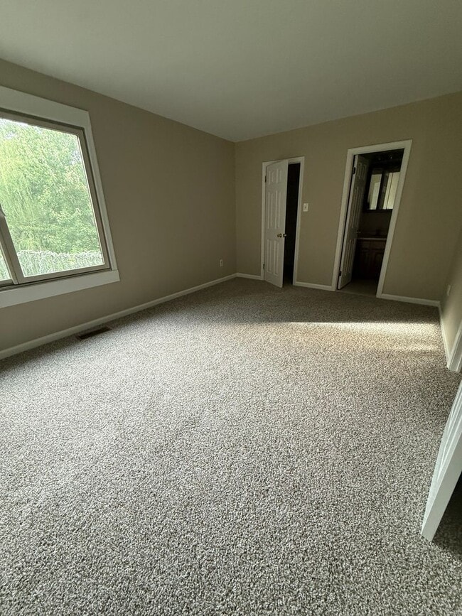 94 Palace Ct