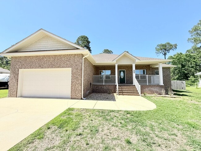 Building Photo - Luxurious 4-Bedroom Home
