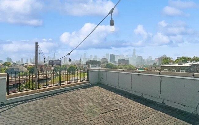 private rooftop view - 916 N Elizabeth St