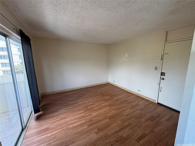 Building Photo - Studio. Parking. AC