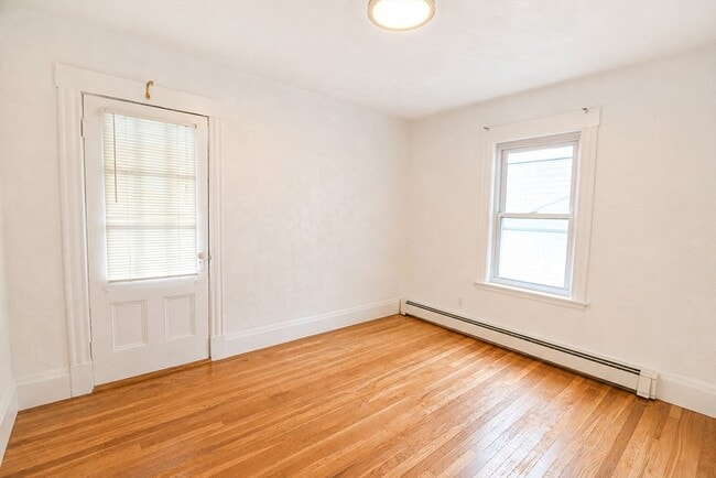 Building Photo - 53 Sycamore St Unit 1