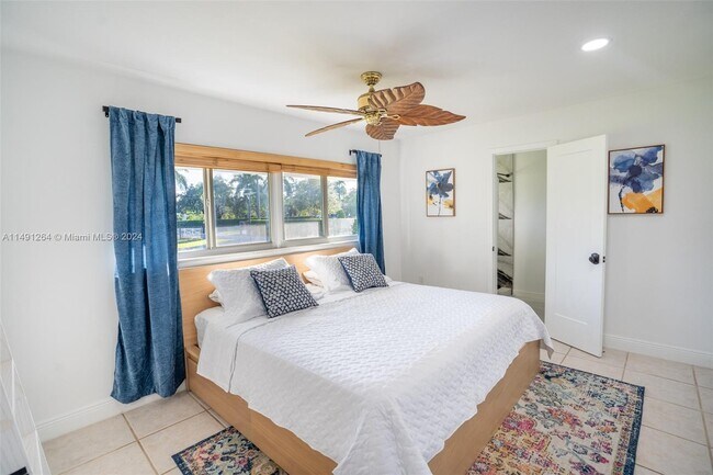 Photo - 14301 Stirling Rd