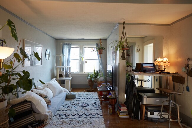Photo - 816 E 700 S