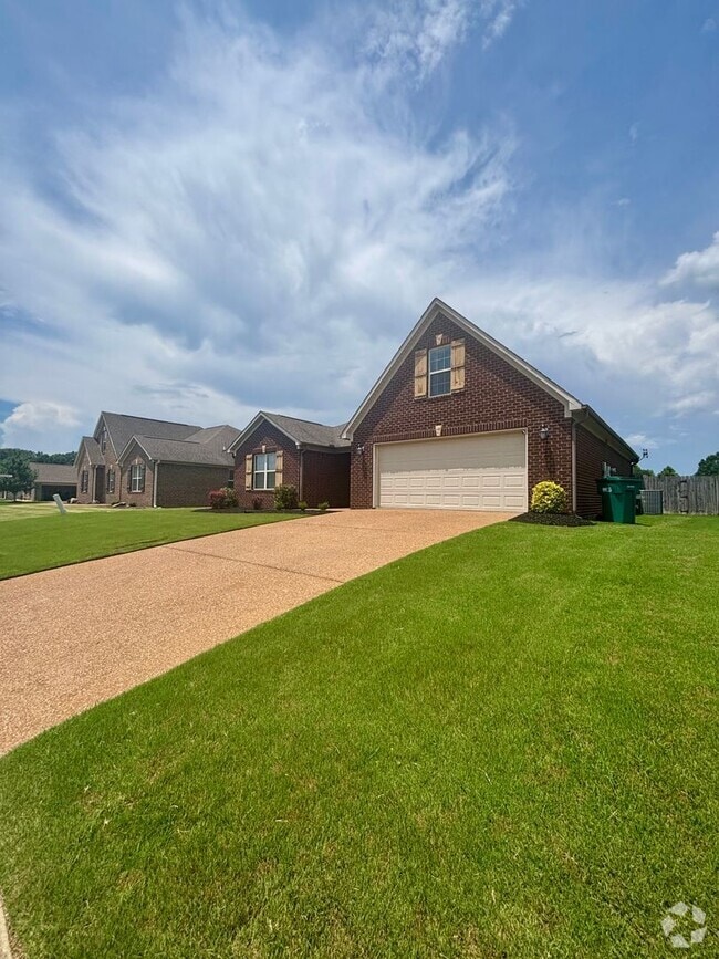 Building Photo - Make it a summer to remember Rental