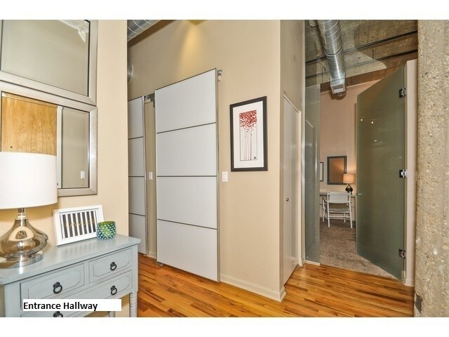Entrance Hall - 758 N Larrabee St Unidad 623