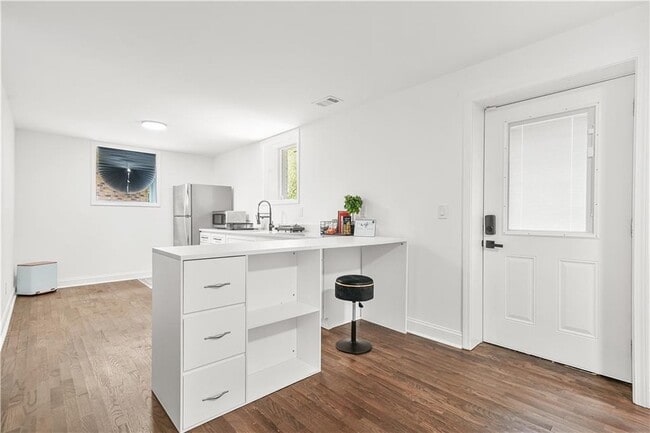 Photo - 2430 Hanford Dr SW