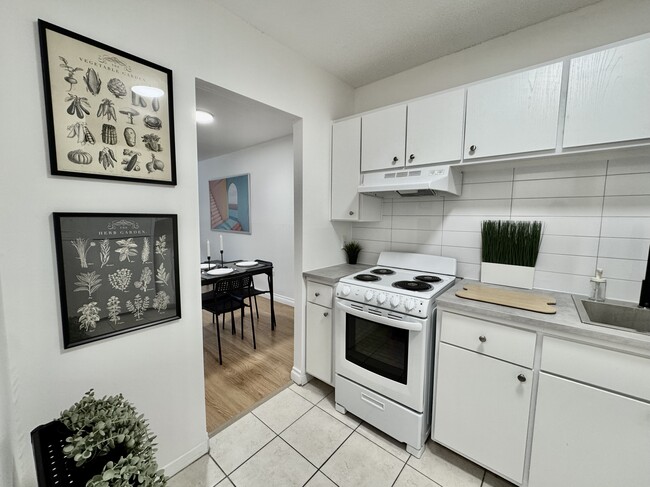 Building Photo - 2175 Av Chapdelaine