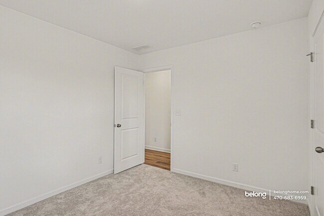 Photo - 2468 Lennox Rd SE