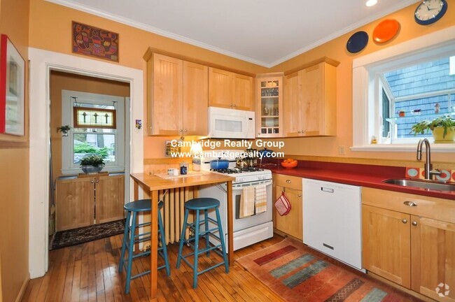 Building Photo - 16 Chetwynd Rd Unit 2 Rental