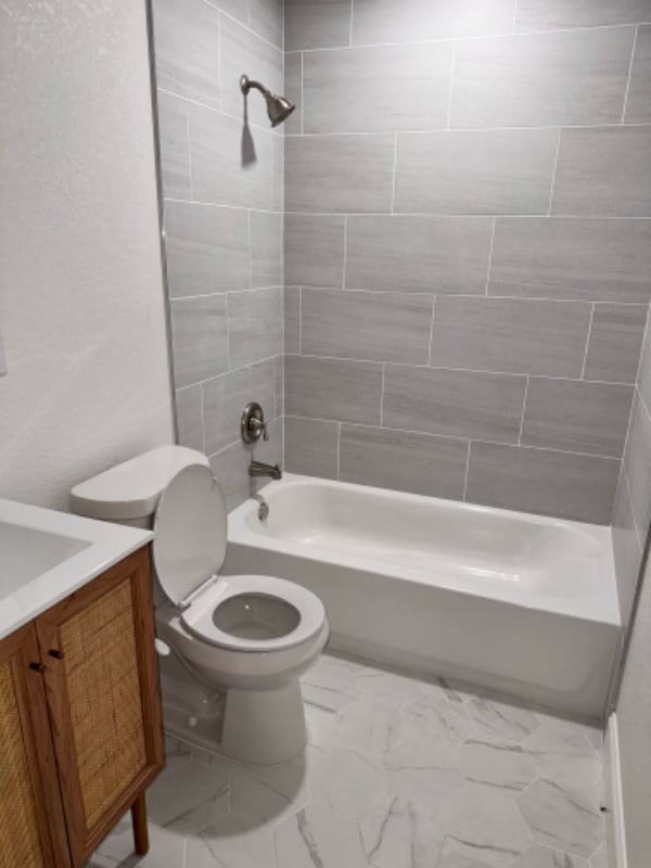 Photo - 562 Hartley Pl