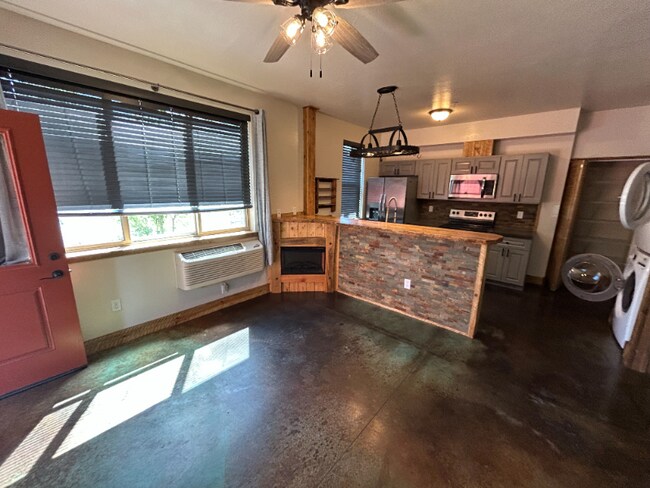 Photo - 6232-6233 Three Needles Ln Unidad 103