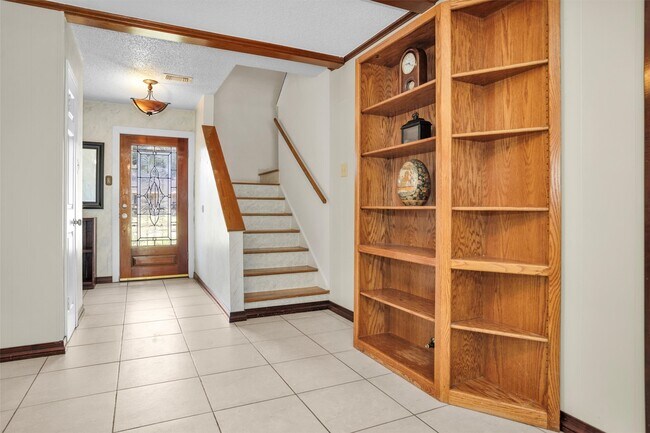 Photo - 1102 Mosher Ln