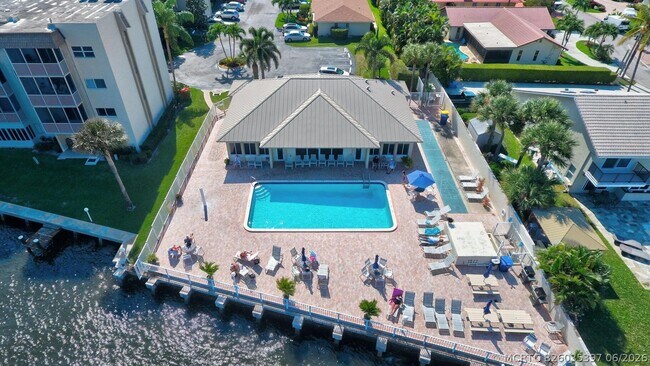 650 Snug Harbor Dr Unit G301