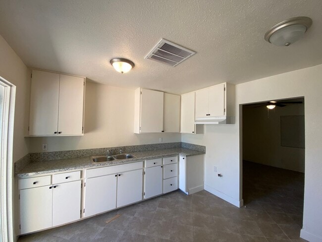 Photo - Cozy 2 Bedroom!