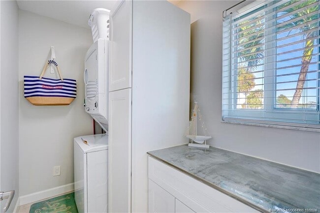 Photo - 5602 NE Gulfstream Way