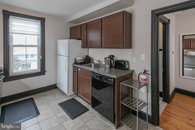 Photo - 357-359 Nassau St Unit APT A