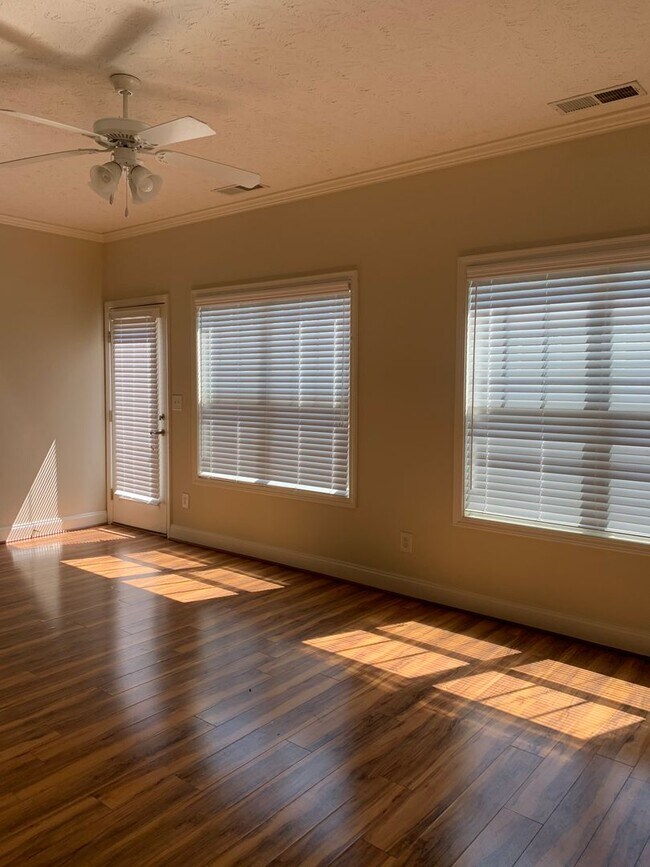 Photo - Condo- Townhouse in lake oconee area. Swimming pool, Tennis courts.