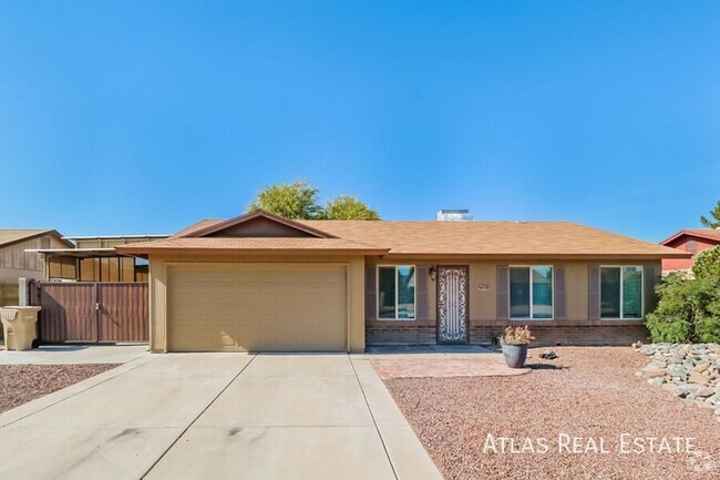 Building Photo - Remodeled 3/2 Single Level Home with Forma...