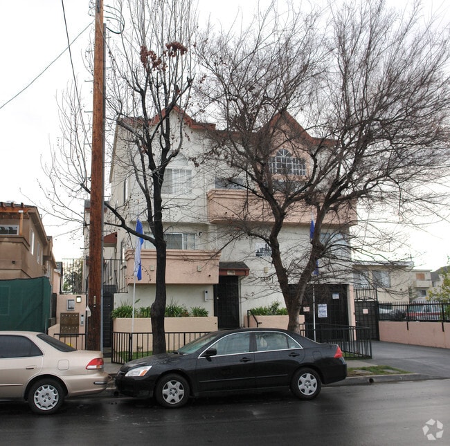 este es la mejor opción alternativa posible. Obstrucciones de árboles - 5308 Denny Ave