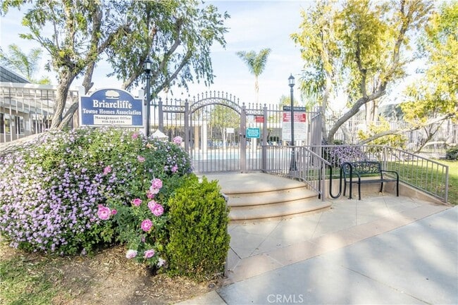 Building Photo - 6520 Tampa Ave