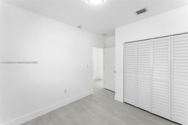 Building Photo - 3710 NW 13th Pl Unit 1