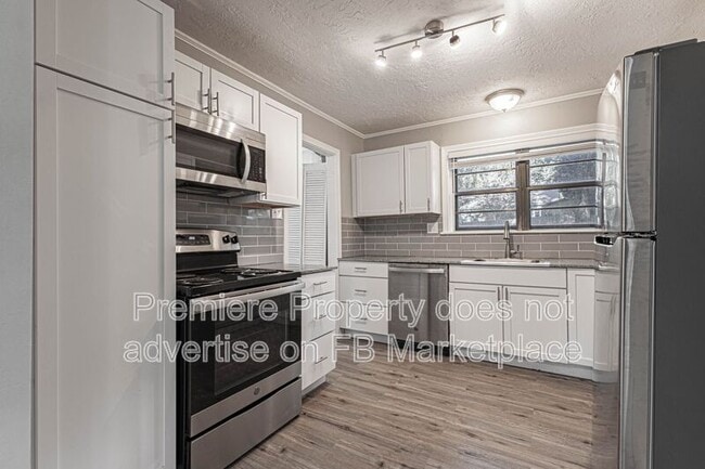 Photo - 2320 W 76th St