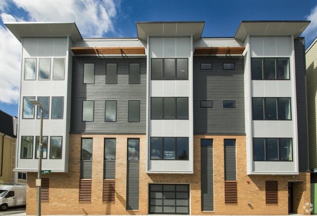 Building Photo - Luxurious High End City-Side 2BR/2Bath wit... Rental