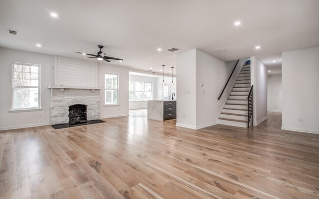 Photo - 1781 Forest Ave