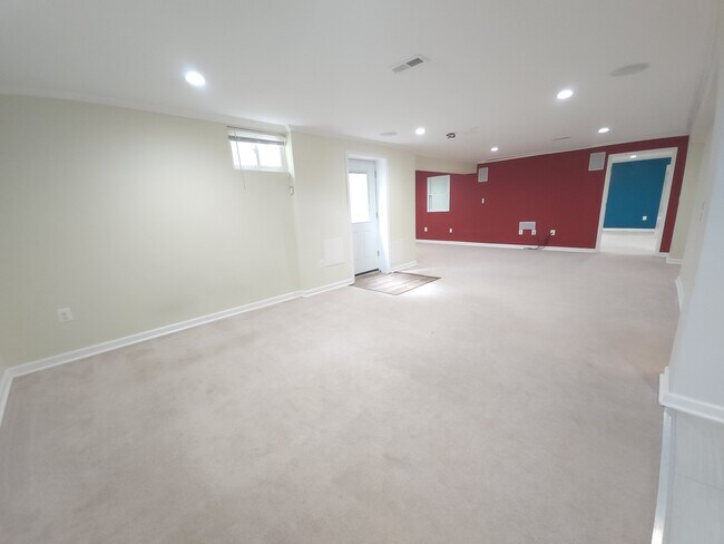 9317 Severn Ter Unidad Basement