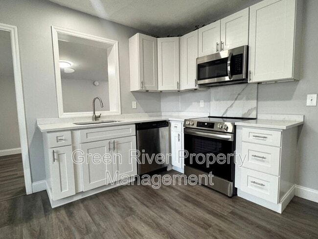 Photo - 2803 College St