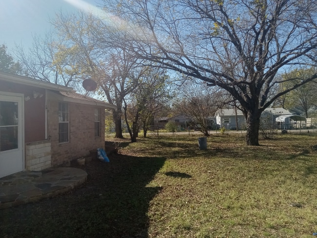 Photo - 703 E 10th St