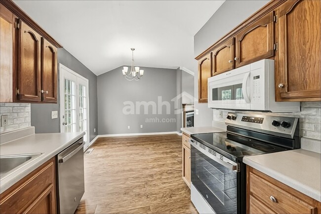 Photo - 104 Cascade Ln