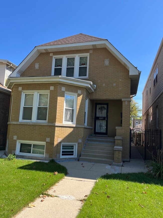 Building Photo - 3049 N Kenneth Ave Unit 2 Rental