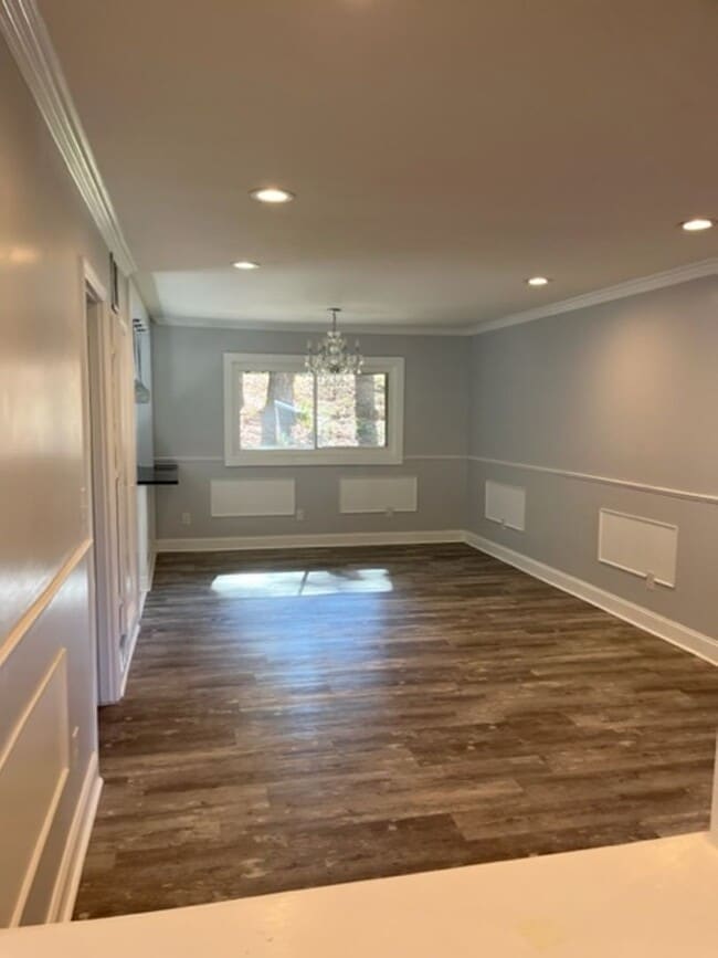 2121 Whiting Rd