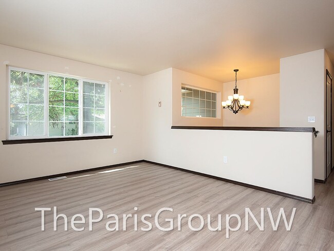 Photo - Super 2012 Shoreline Home – Upgrades, Wood Flrs, 3car Grg+++