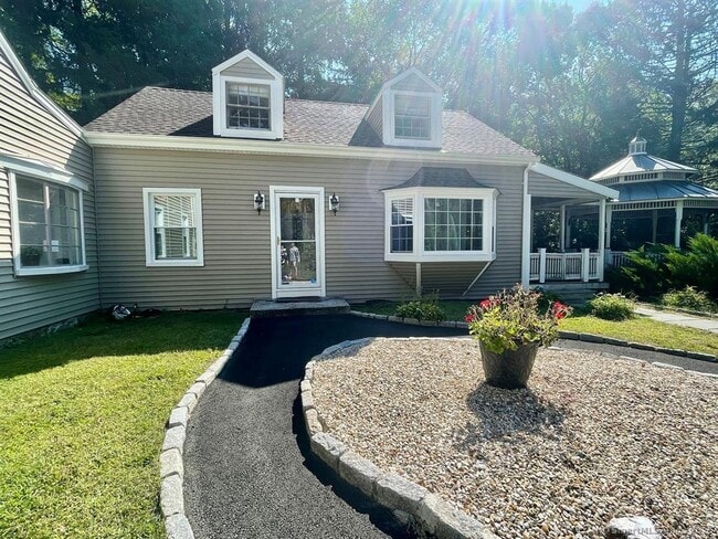 Photo - 518 Dublin Rd