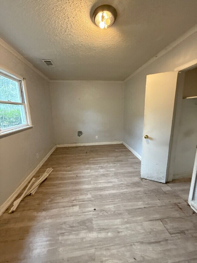 Photo - 719 Craft Rd