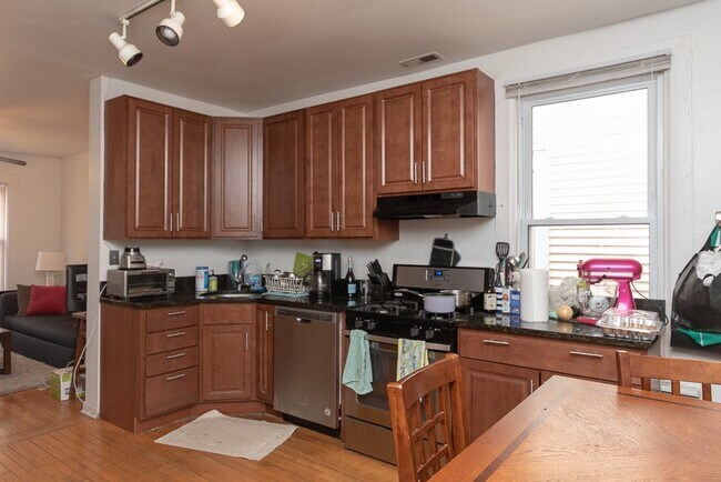 Photo - 2616 N Marshfield Ave Unit J02W