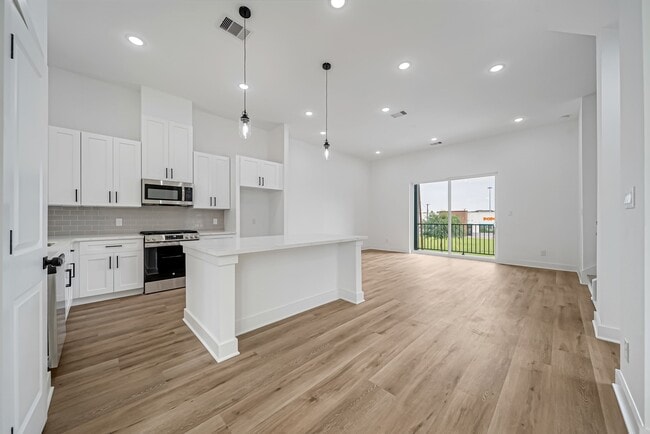 Photo - 3468 Bremond St