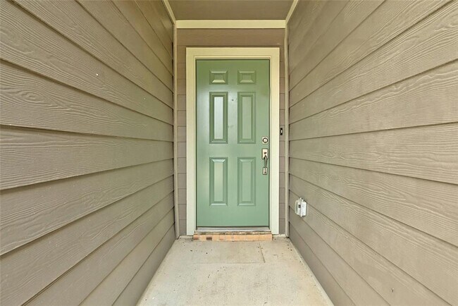 Photo - 1384 Harwell Loop