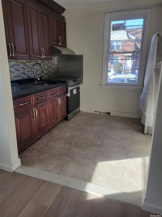 Photo - 23-09 150th St