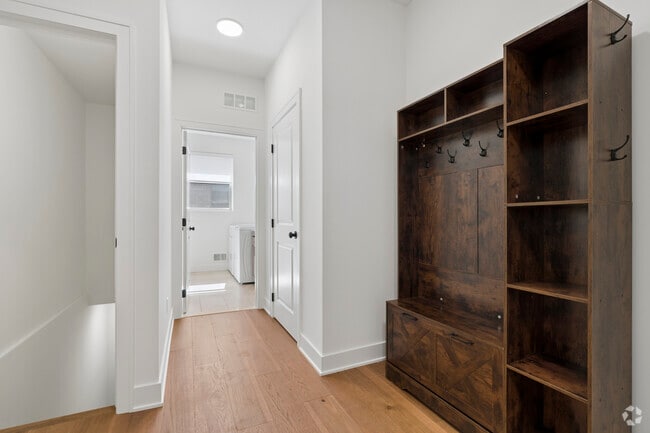 3BR, 2BA - 1,850SF - Mud Room