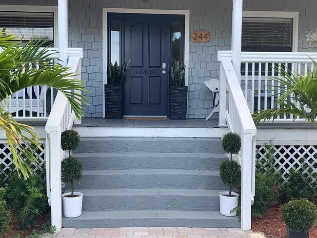 Building Photo - 244 Lexington Dr