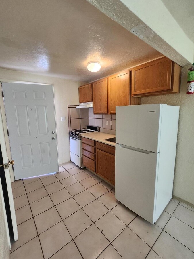 Photo - 221 Maple St NE