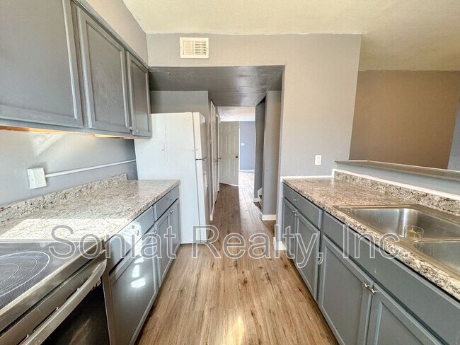 Photo - 7750 N Coronet Ct Condo
