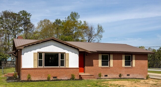 Building Photo - Move in Ready!!3 Bedroom 2 Bath Home in Le...
