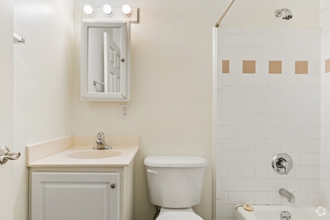 2BR, 1BA - 747SF - Bathroom